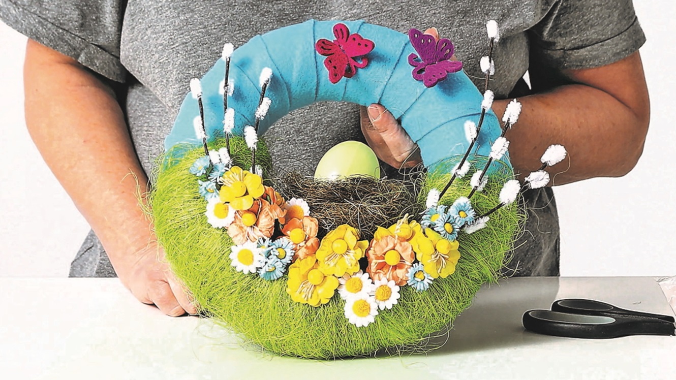 Pomladno ustvarjanje: DIY pomladni venček