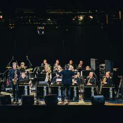 Siti teater Big Band RTV Slovenija in Tadej Tomšič foto Matej Grgić
