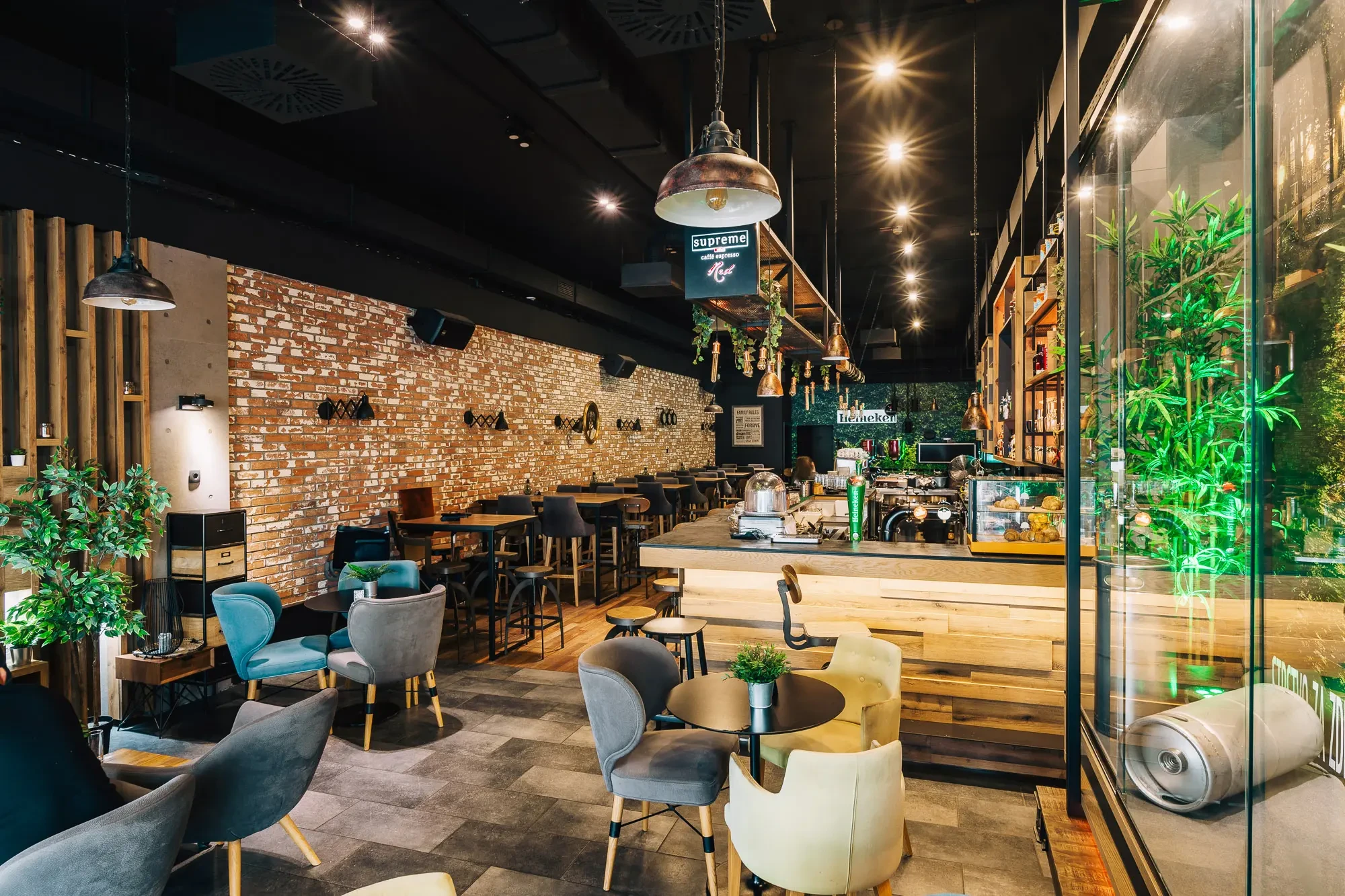 Gin's Bar & Lounge 6