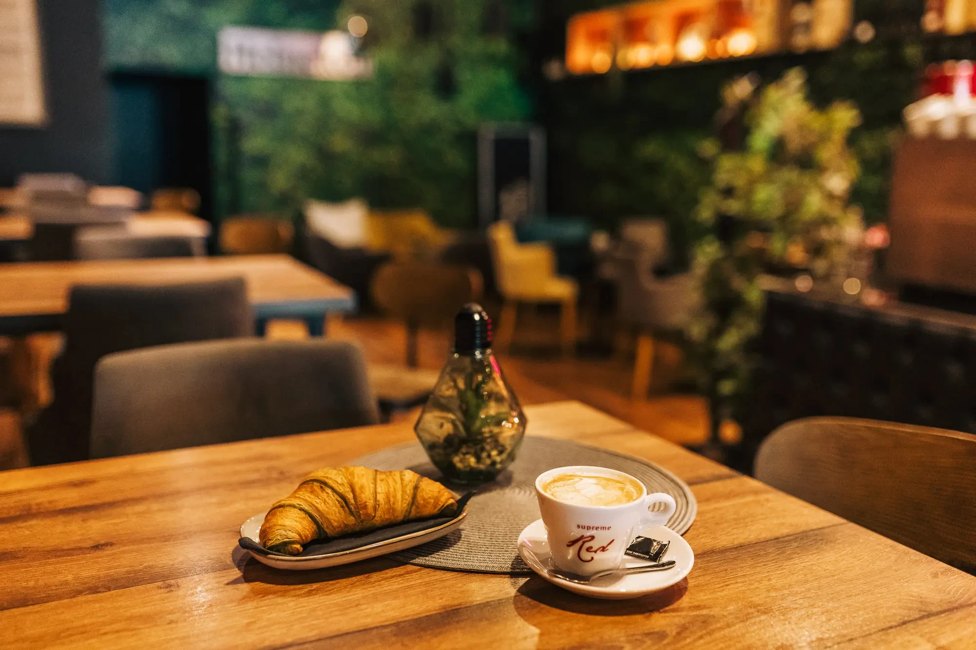 Gin's Bar & Lounge 8