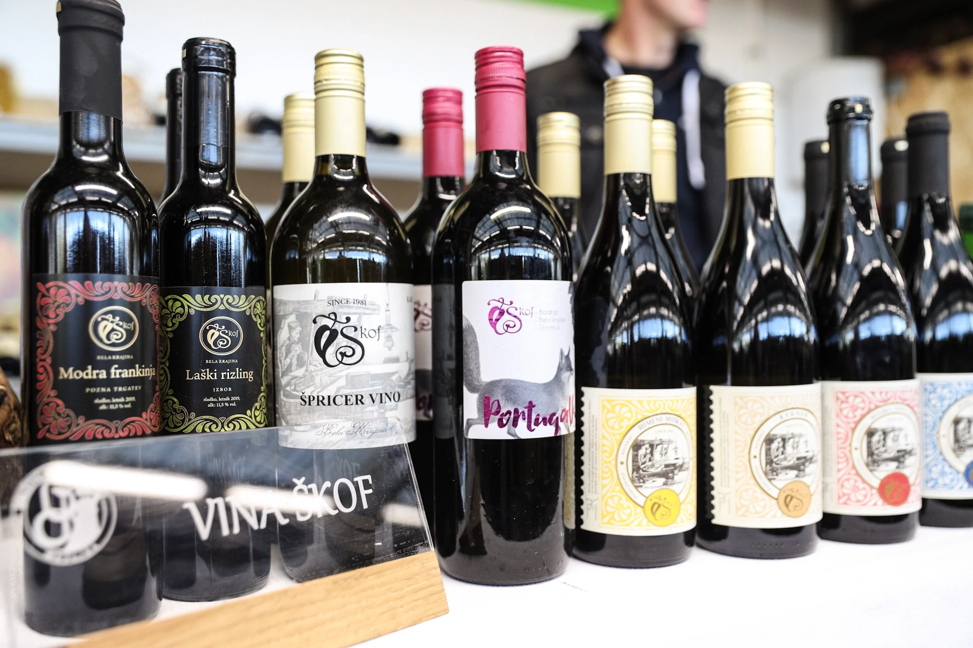 Disi po domacem trznica btc city vina skof 01