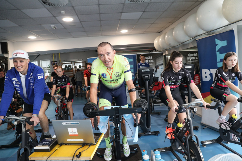 Dobrodelno kolesarjenje z balohom sportni center millenium