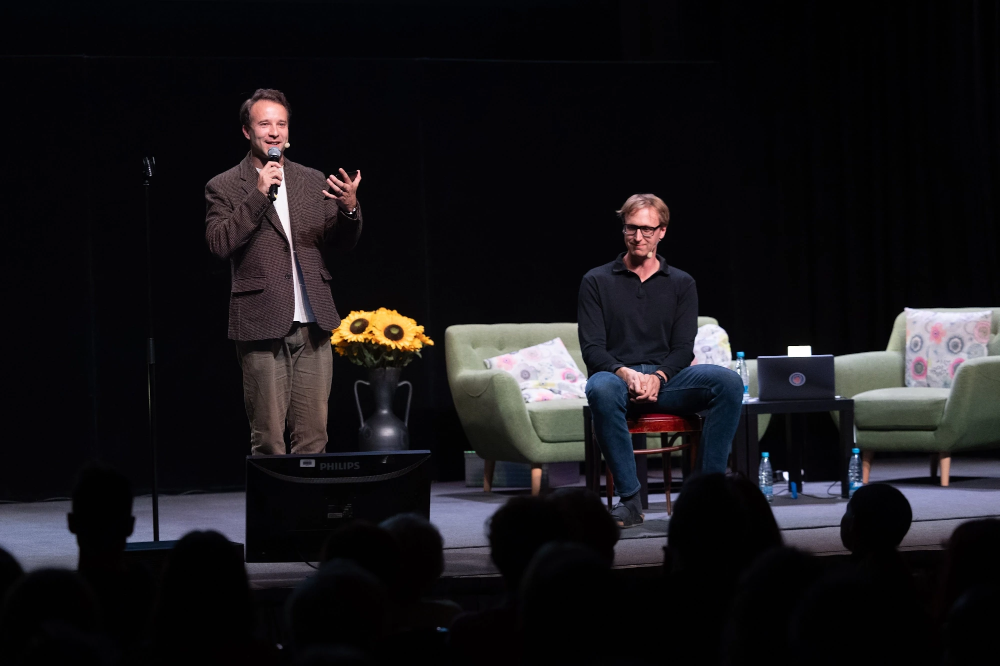 Pozabi na normalo siti teater