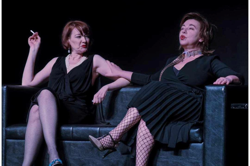 Siti teater kavčing